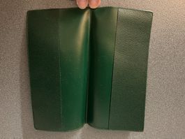 Grünes Etui Hülle in Lederoptik für Dokumente und Papiere