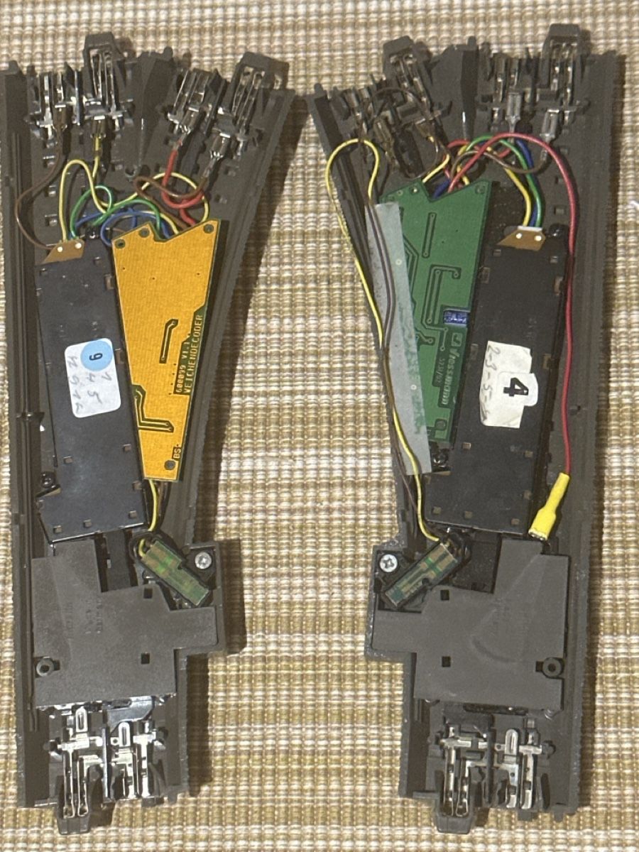 Märklin Modellini di ferrovie: Märklin H0-WS Weichenpaar C-Gleis Antrieb Decoder Bel.ab19.- – Usato da Sennwald venduto da HARO-Import 1