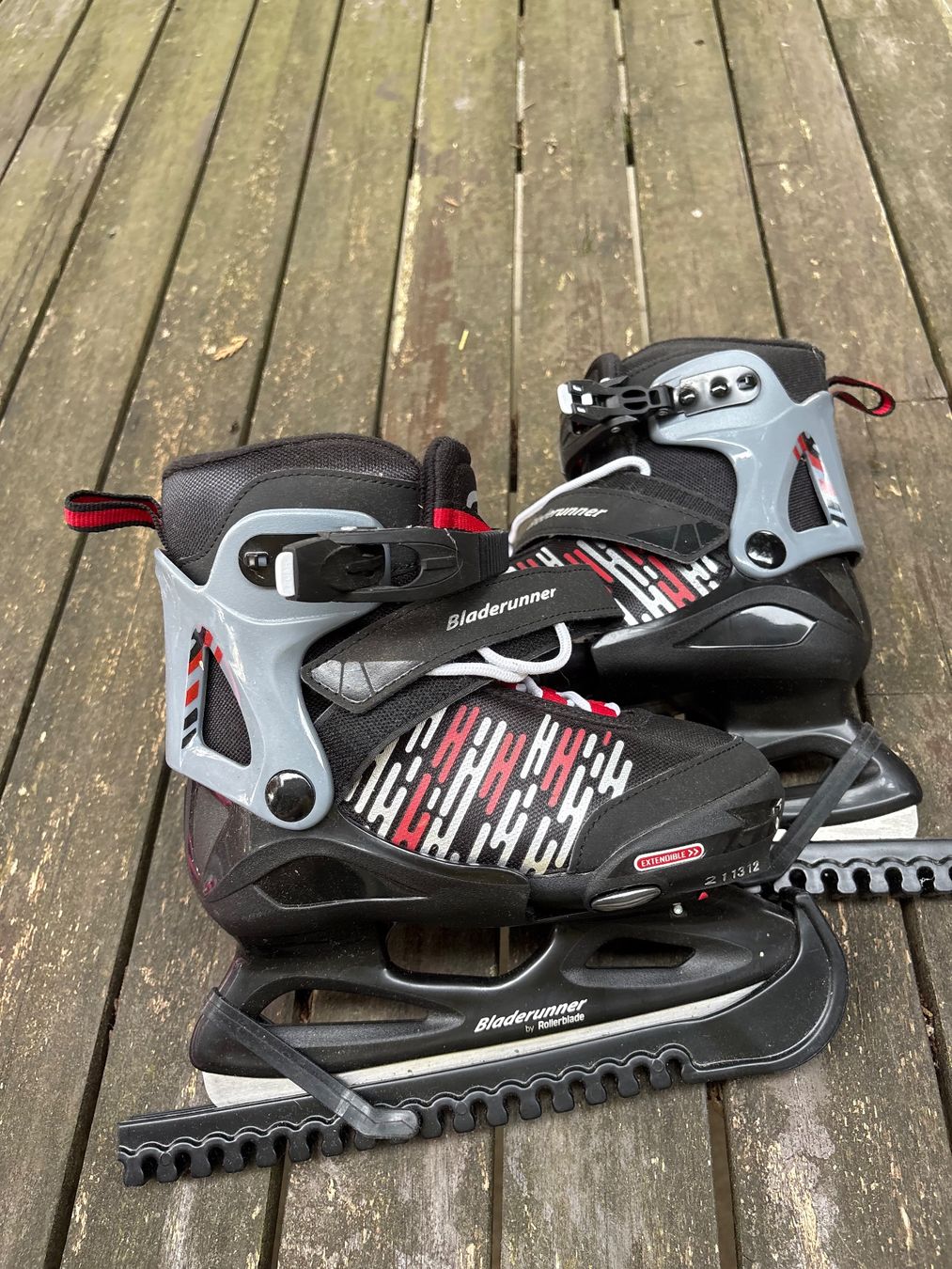 Patins à glace: Bladerunner Zwei Kinder-Eislaufschuhe – D'occasion à Othmarsingen par shi_z6zz 2