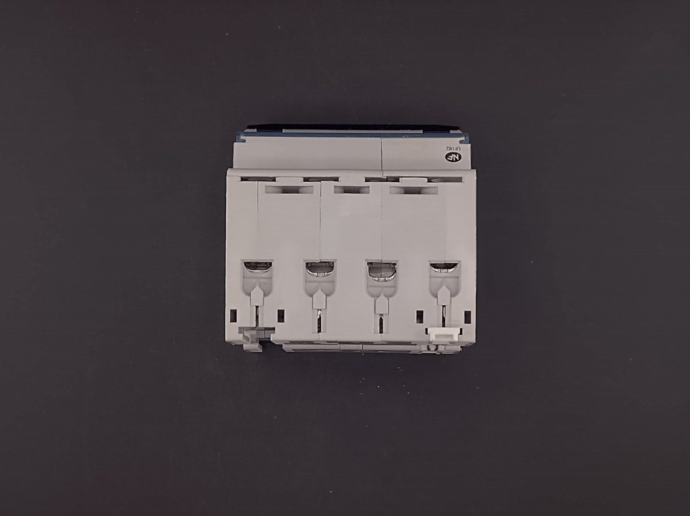 Legrand Interruttori: Legrand 08076 C16 30mA – Usato da Winterthur venduto da Hint17 4