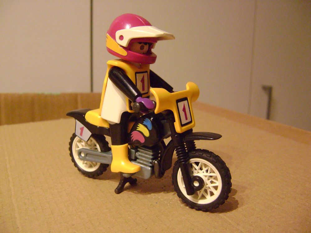 PLAYMOBIL 71577 Motocross Bike Mit Raptor - 18-teiliges Set, Für Kinder Ab 4 Jahren