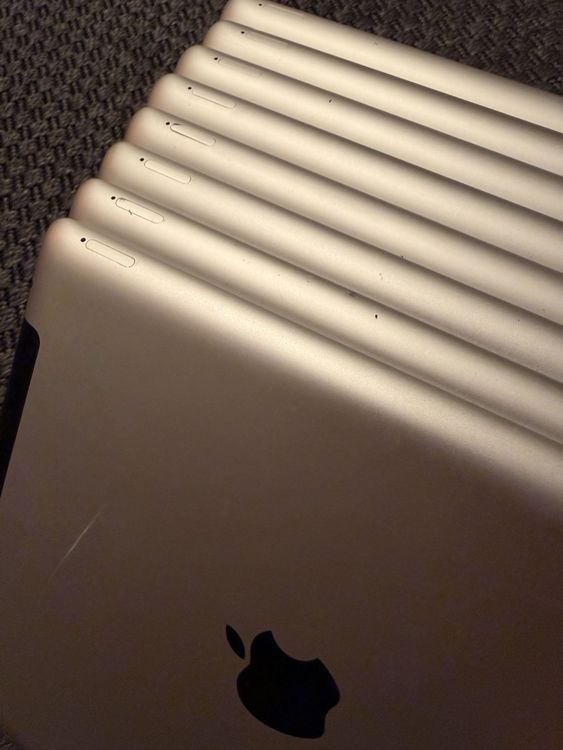 Stock of 8 used and icloud locked iPads (Defekt) in Lugano für CHF 150 ...