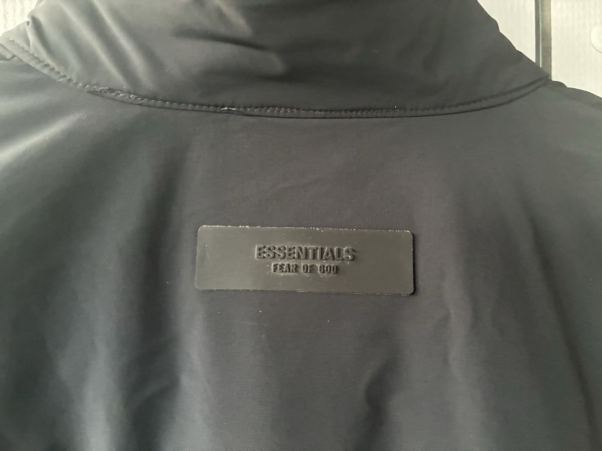 Giacche: Essentials Jacke schwarz Size L like new  – Nuovo (secondo la descrizione) da Zürich venduto da roc_7d9s 5