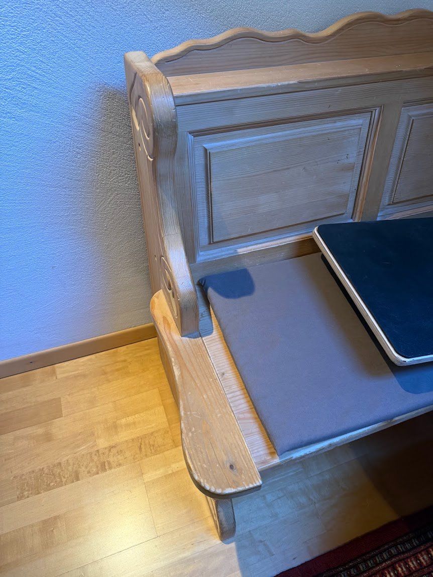 Set di tavolo e panche: Eckbank mit Tisch und Stühlen – Usato da Triesenberg venduto da Larry777 7