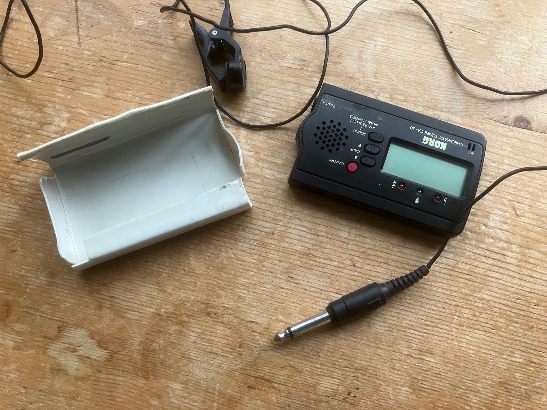 Korg Strumenti musicali: KORG Chromatic Tuner CA-30 mit Kontaktmikrofon – Usato da Interlaken venduto da zingu 5