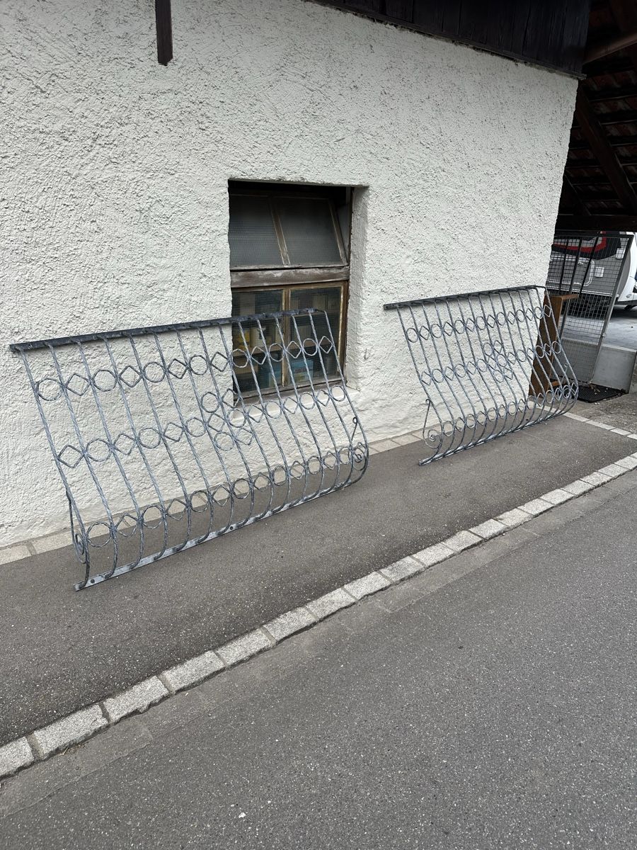 Gitter & Roste: Fenstergitter Einbruchgitter Schmiedeeisen – Gebraucht aus Villmergen von Bezdupe