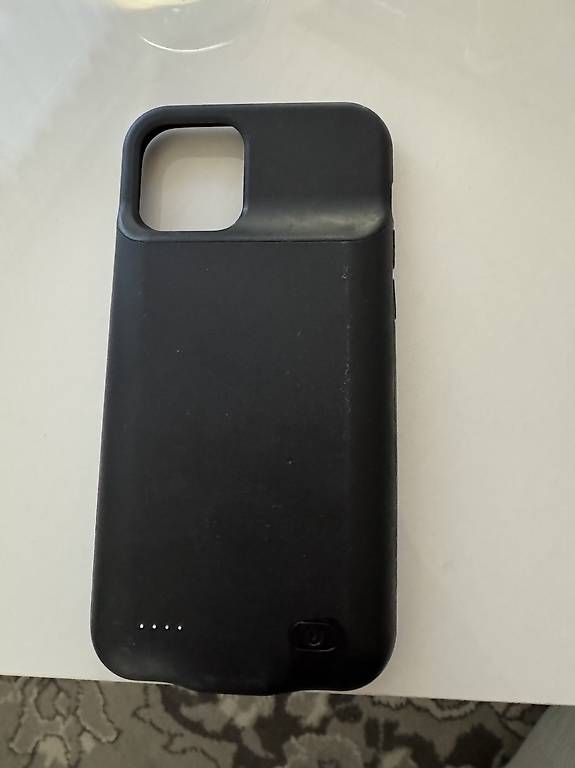 Portables: iPhone 12 64 GB Schwarz inkl. Akkuhülle – D'occasion à Wädenswil par Jordan2062 3