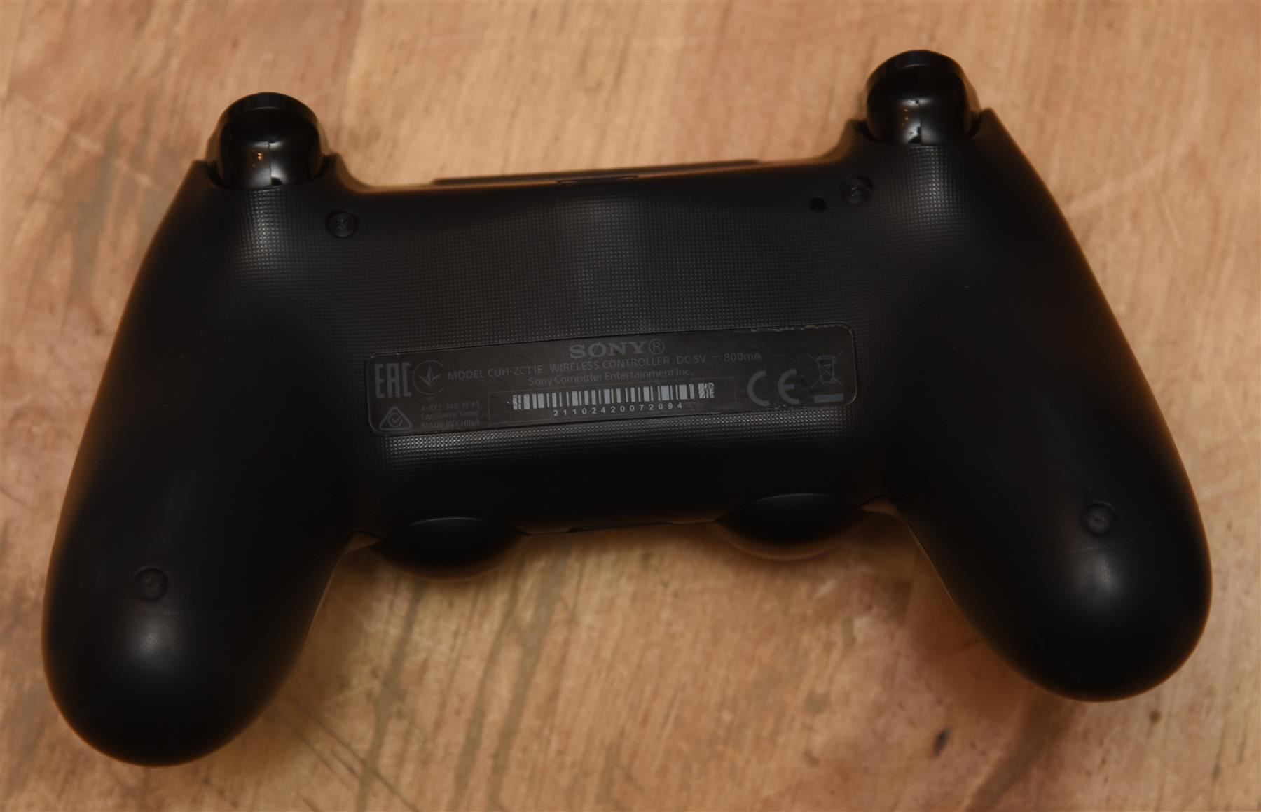 Sony Console: Playstation 4 Konsole mit 1 Game – Usato da Frenkendorf venduto da gelbeZinnie 2