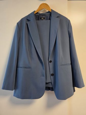New Blue C&A Suit, Size 46 EU,