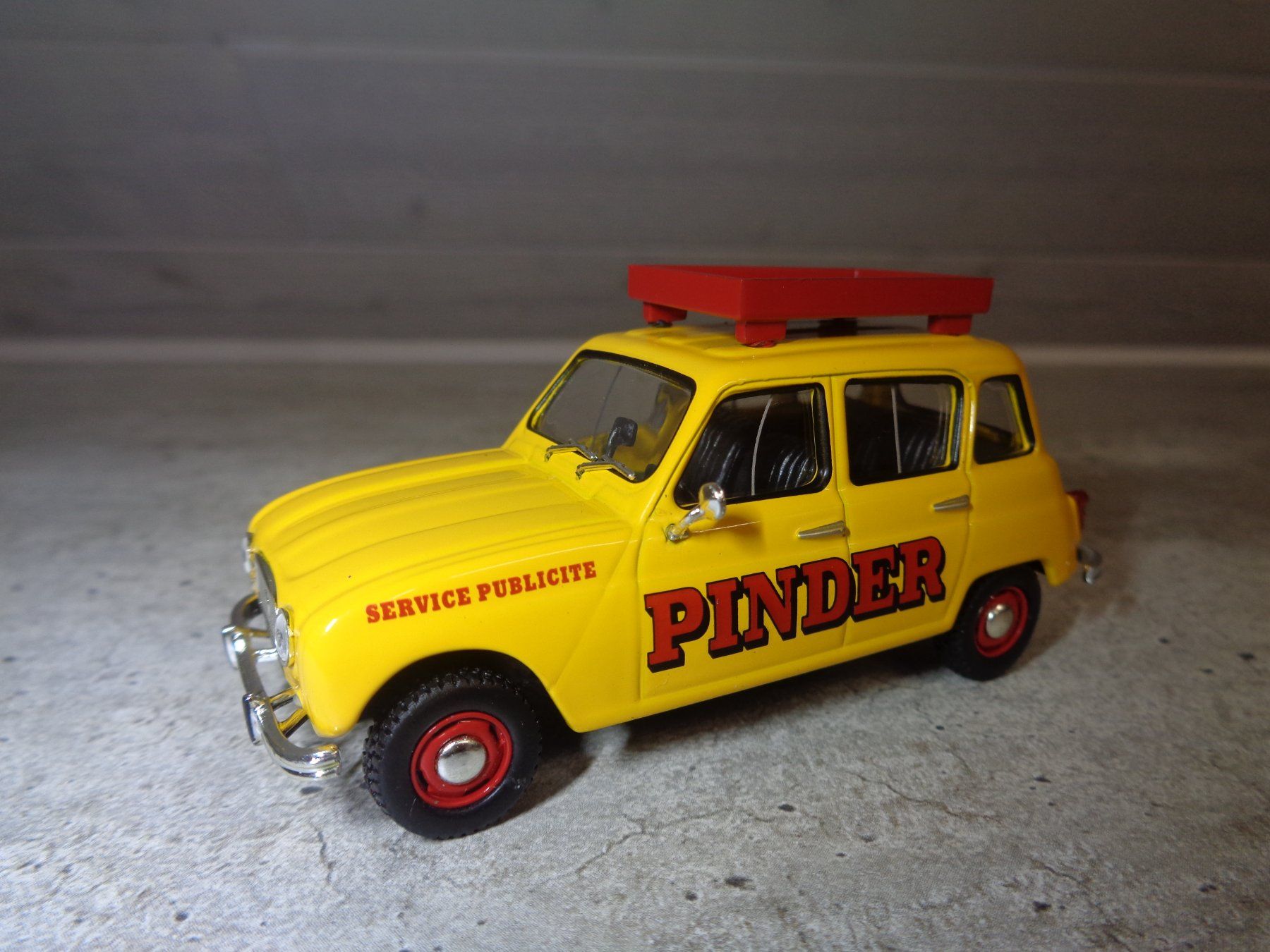 Renault Modellini d'auto: Altaya 1:43 Cirque Pinder Renault 4 L – Nuovo (secondo la descrizione) da Reconvilier venduto da rallycar 1