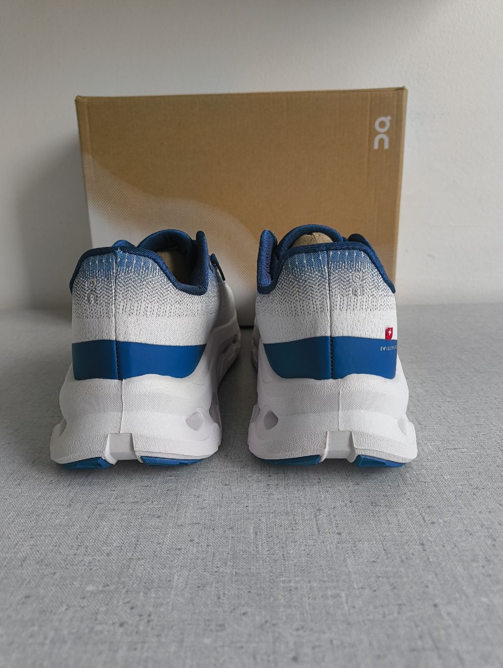 On Scarpe da uomo: ON Cloudtilt  Weiss/Blau EU 43 Grösse 9.5 – Nuovo e nell'imballaggio originale da Uitikon Waldegg venduto da PJLS1 3