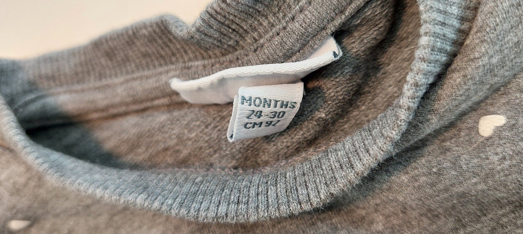 Maglioni & Felpe: PULLOVER | FAGOTTINO | Grösse 92 | Grau mit Herzen – Usato da Oberweningen venduto da Feindesign 1
