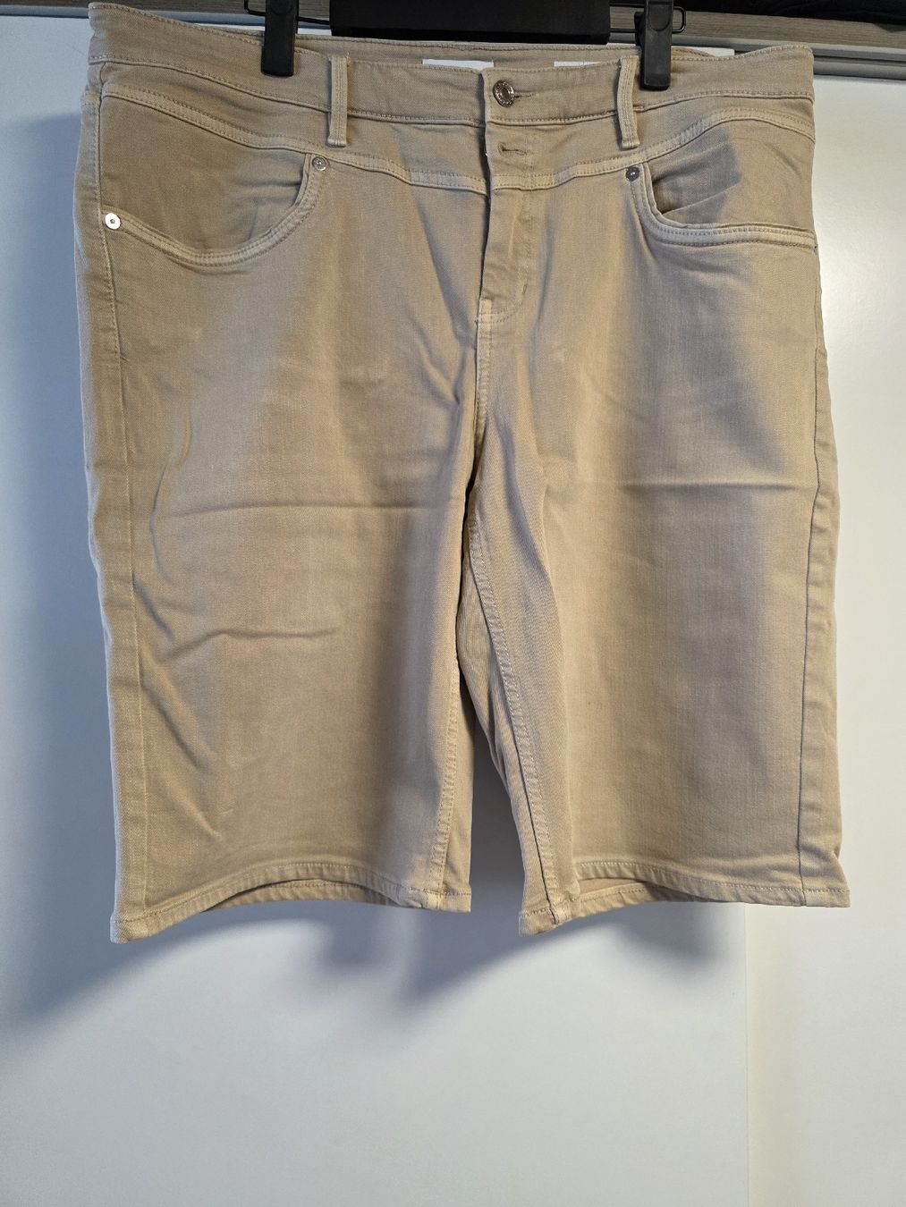 S.Oliver Hosen: Shorts S.Oliver beige size 44 good condition – Gebraucht aus Volketswil von mic_27b5