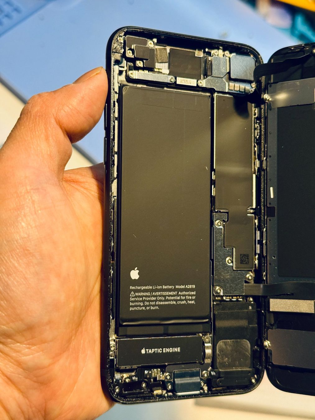 Handys / Smartphones: Chassis Complet iPhone SE 2022-Connecteur de Charge+batterie – Neu und originalverpackt aus Morges von DA-repa 1