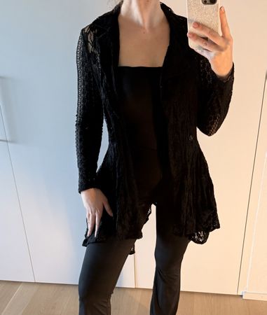Schwarze High Use Spitzen Jacke, Grösse S - Top Zustand!