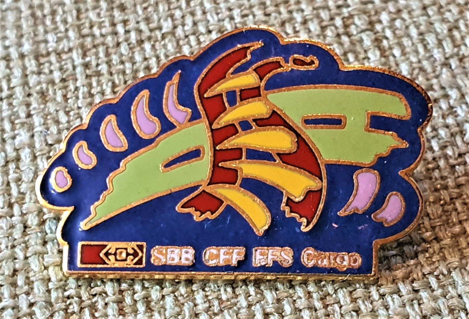 Placchette & Badge: H795 - SBB CFF FFS Cargo Kunst Pin – Usato da Reinach BL venduto da Boston-Verkauf