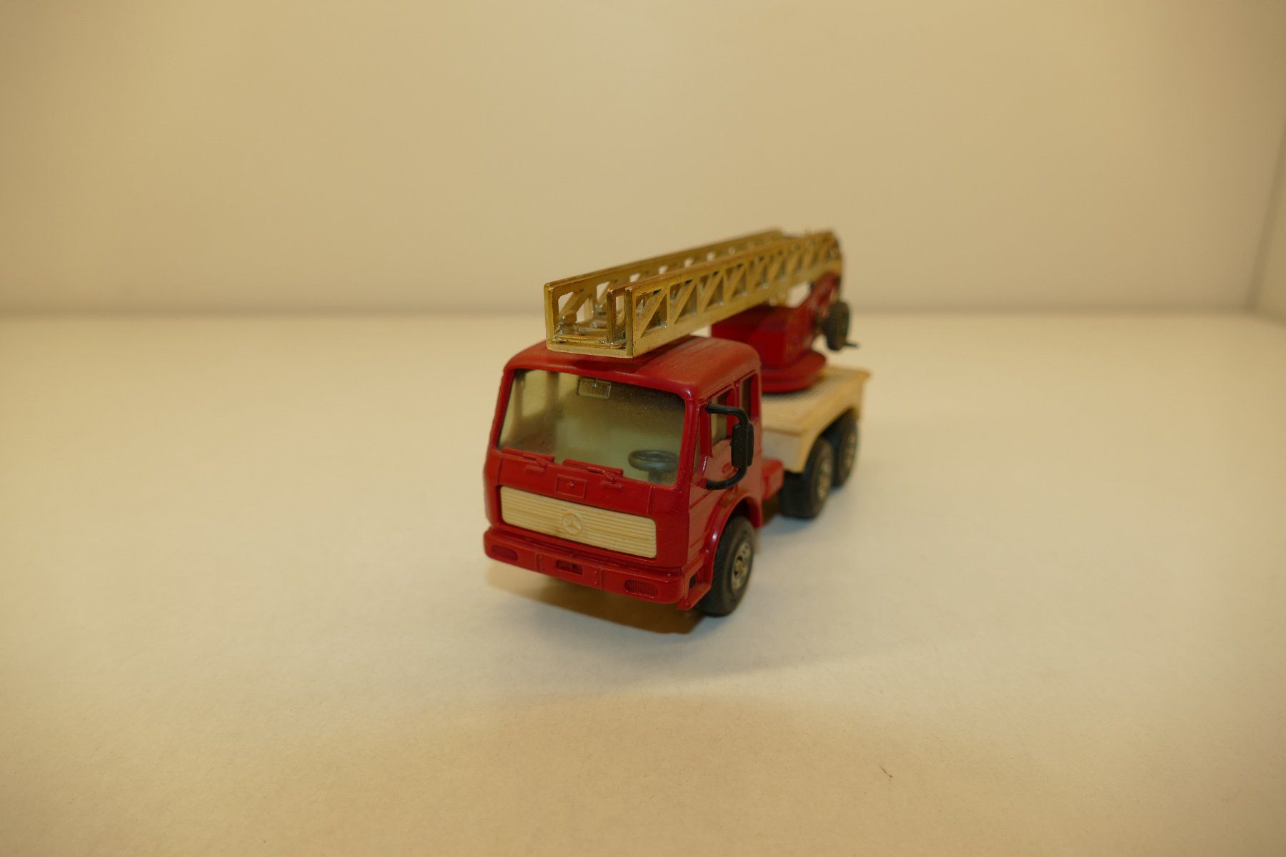 Modellini d'auto: M 1:55: Feuerwehr mit Drehleiter – Usato da Niederhasli venduto da rail-duerst 1