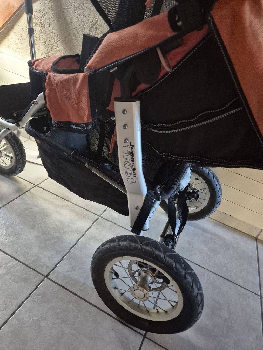 TFK Carrozzine: Babyjogger mit Babyschale – Usato da Richterswil venduto da and_y7vv 2