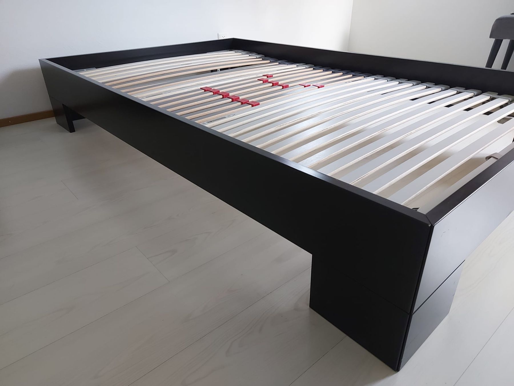 Ikea Letti: Schwarzes Ikea Bett 120x200cm – Usato da Schluein venduto da jan_dcn2