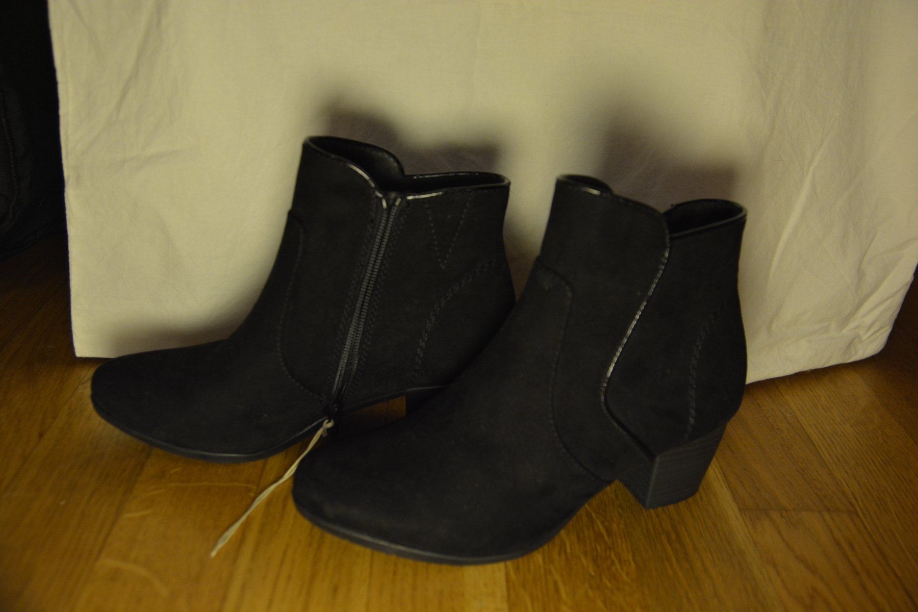 Scarpe da donna: Schwarze hohe Stiefeletten samt Leder Nr.38 – Nuovo (secondo la descrizione) da Bern venduto da plant_nerd