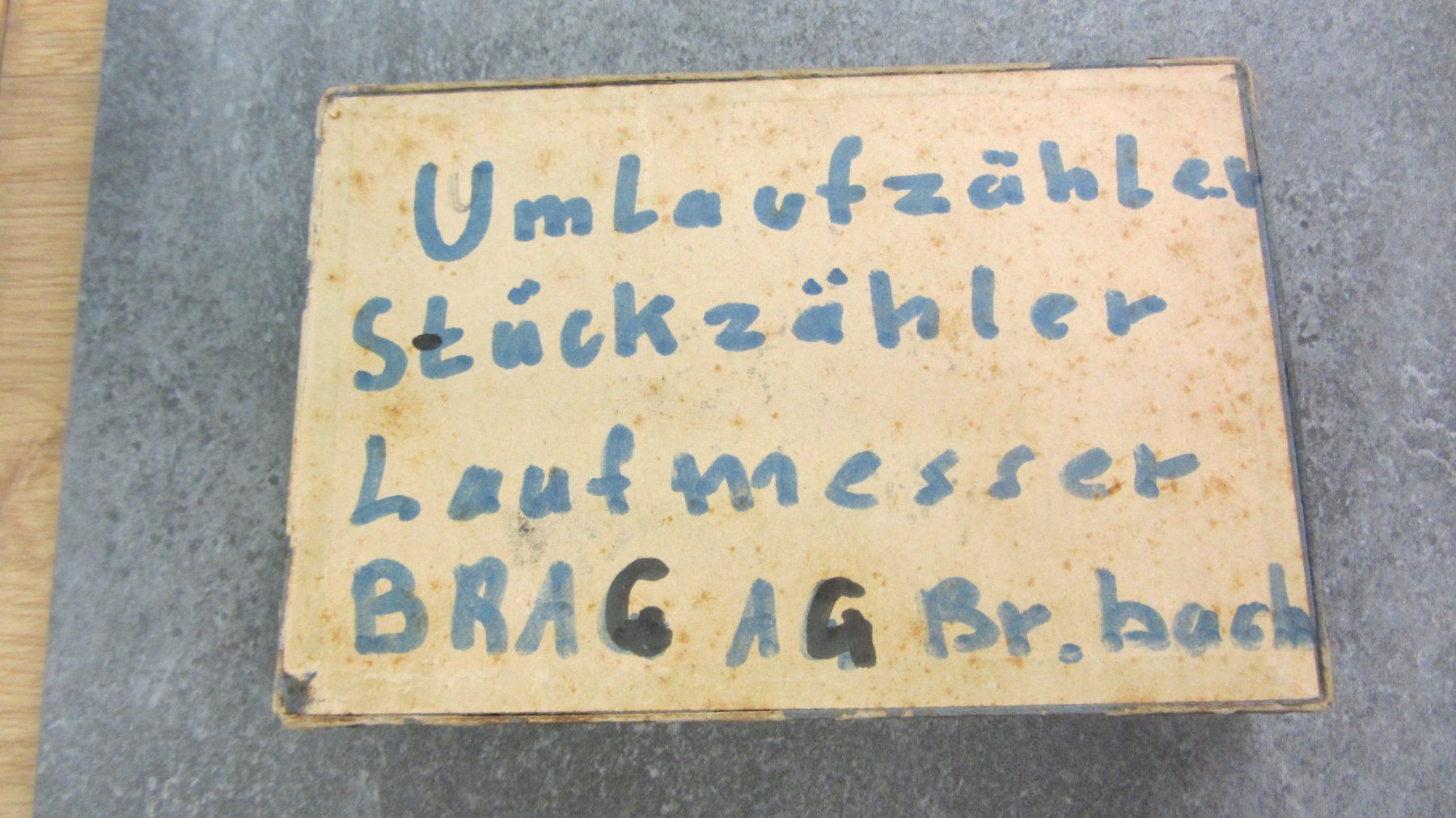 Uhren: BRAC SA, Breitenbach, Antike museale Box mit Uhrenteilen – Gebraucht aus Hölstein von federhaus 6