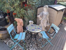 Garten Tisch🤩 + bunte Plättli + 2 robuste Klappstühle