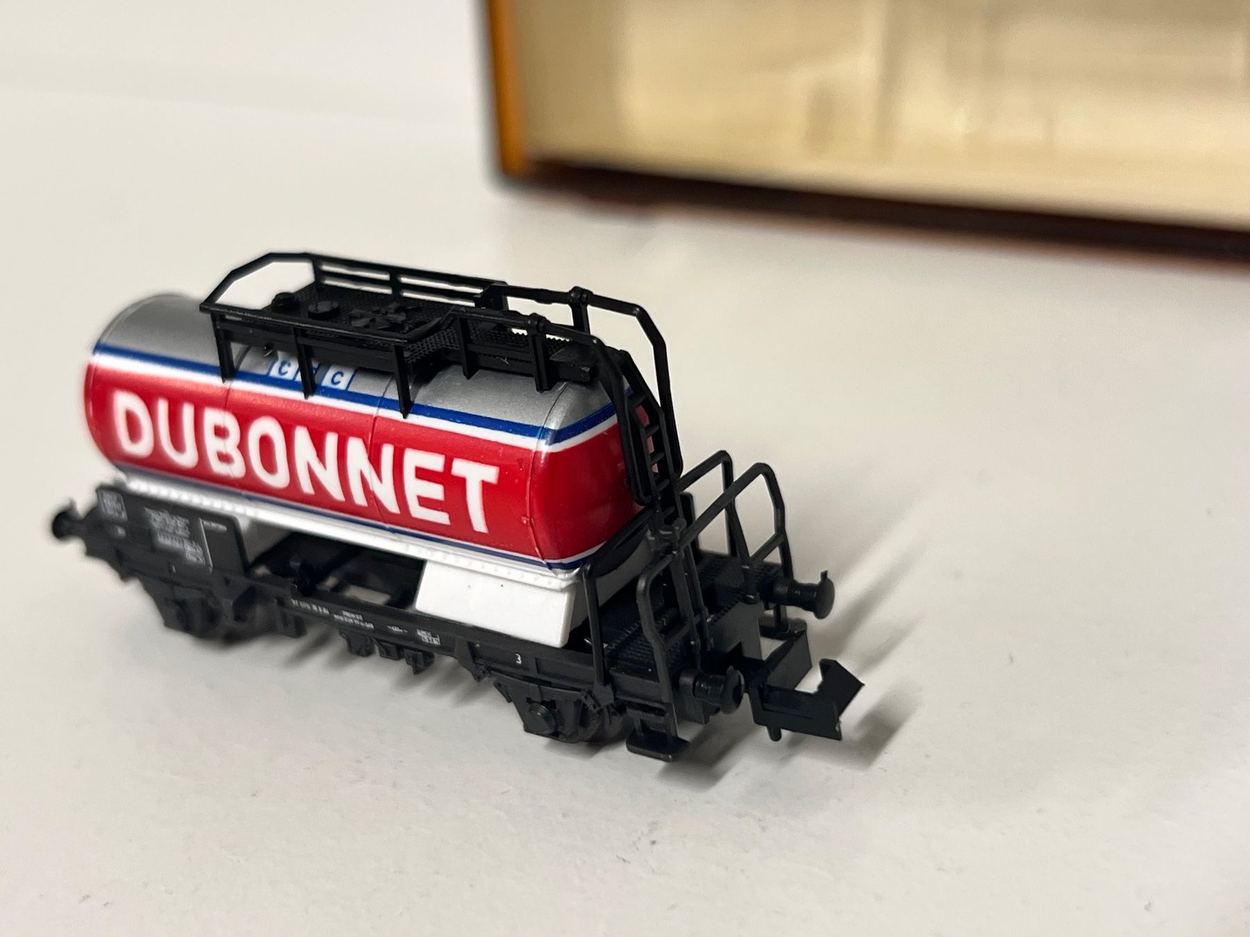 Roco Modellini di ferrovie: Roco Spur N  Güterwagen "Dubonnet"  SNCF – Usato da Geroldswil venduto da TopTrain54 3