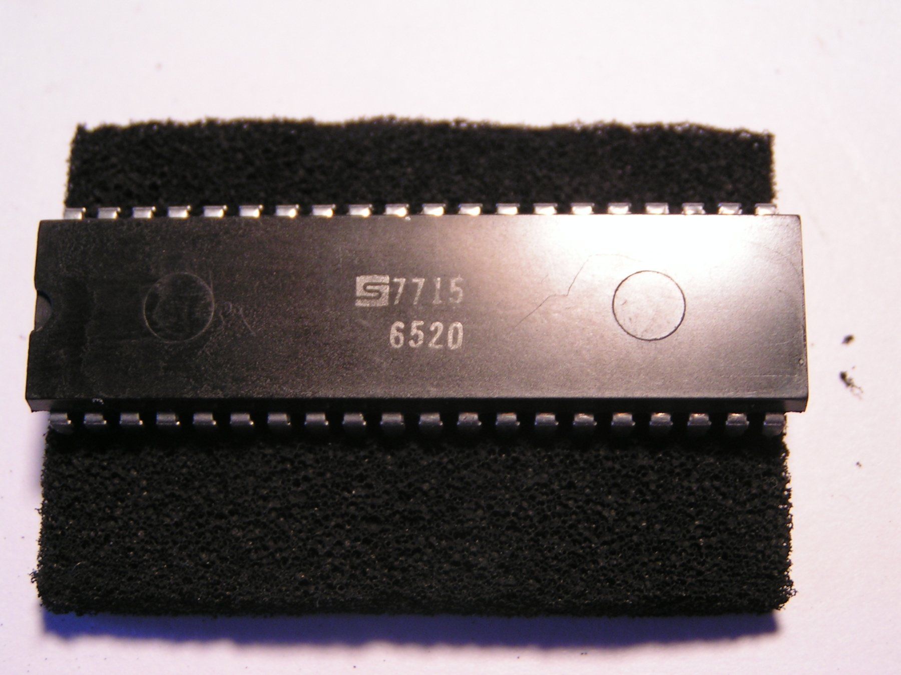 Componenti elettronici: obsoleter PIA (Peripheral Interface Adapter)  6520 – Nuovo (secondo la descrizione) da Nussbaumen AG venduto da Muerik