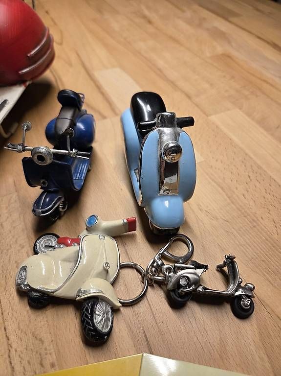 Spielzeuge: Diverse Vespa Artikel – Gebraucht aus Wallisellen von thehirsch 4
