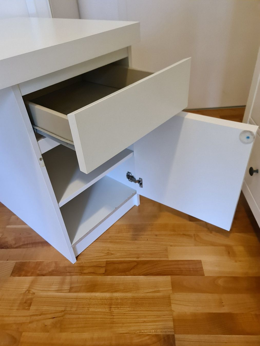 Ikea Scrivanie: IKEA MALM Schreibtisch Tisch weiss – Usato da Hausen AG venduto da Vugri 2
