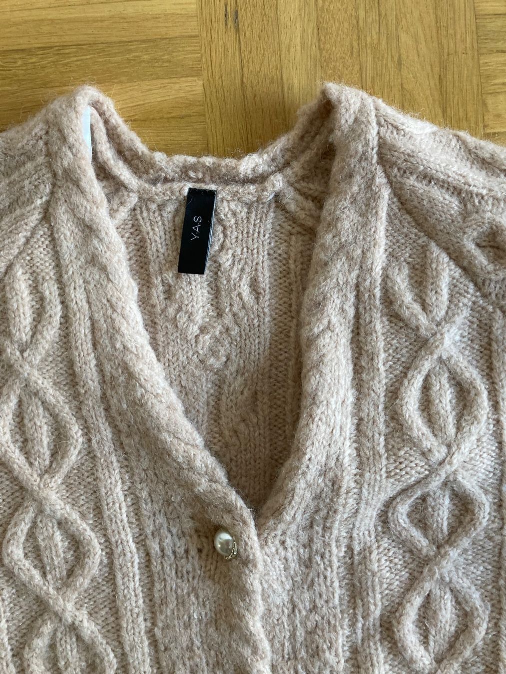 Giacche: Strickjacke – Usato da Muttenz venduto da and_dx9w 1