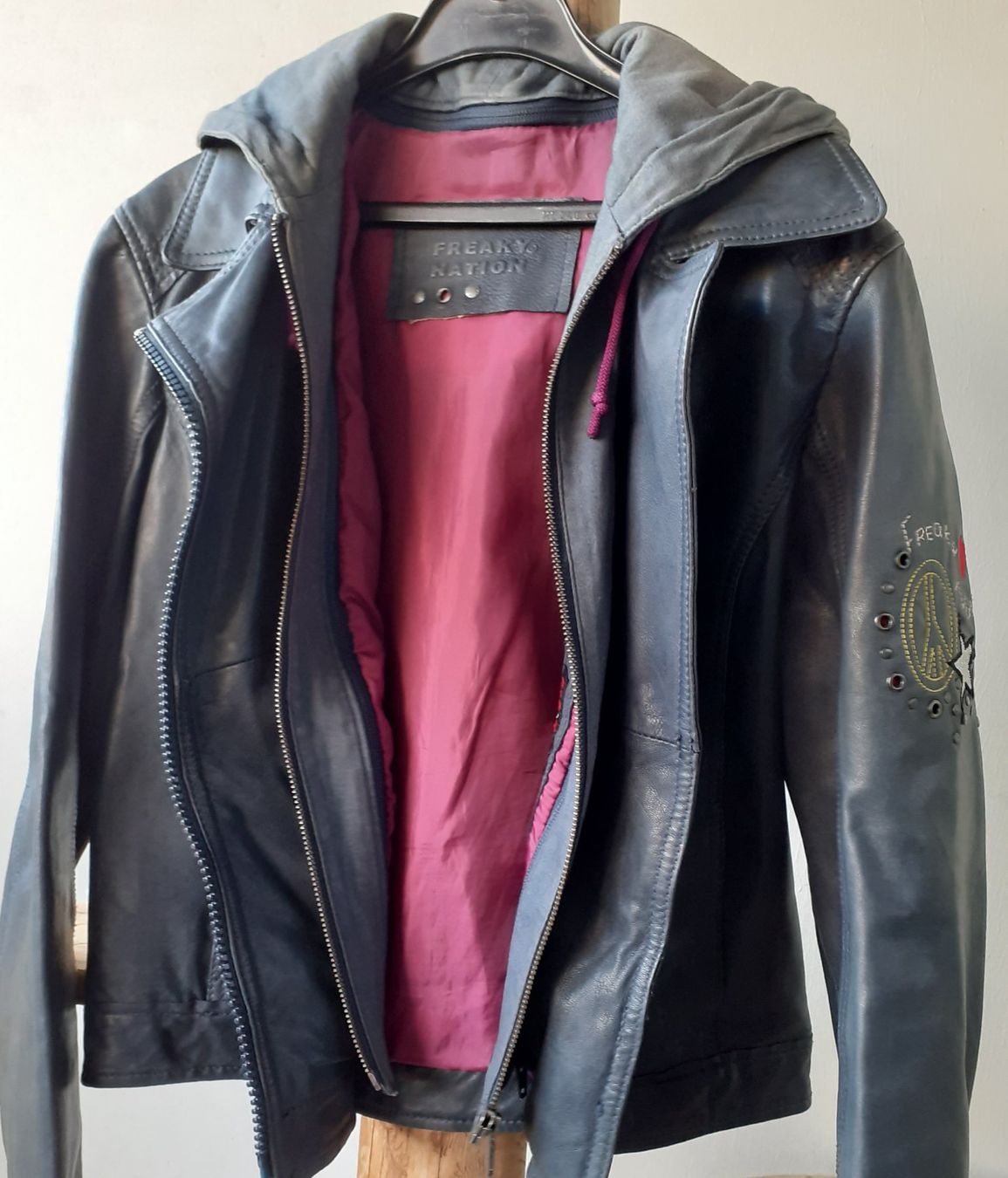 Giacche: Freaky Nation Lederjacke mit Kapuze, S – Usato da Bern venduto da Solarsystem