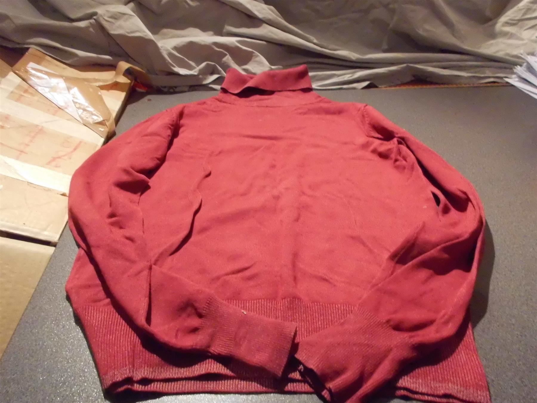 Pullover & Sweatshirts: Rollkragenpullover ca. Grösse S, rot Ton – Gebraucht aus Zürich von abraxas1291