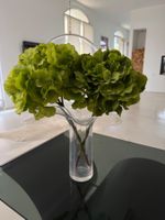 Vase et fausses hortensias très réalistes