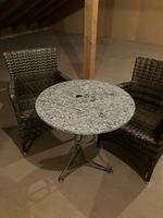Gartentisch Granit rund Metallgestell mit Schirmloch guter Z