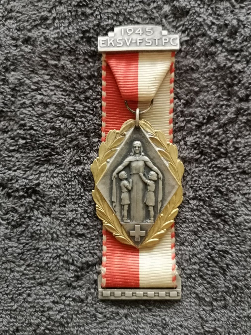 Medaglie: EKSV PSTPC Auszeichnung 1945 mit Band – Usato da Goldau venduto da MacPad