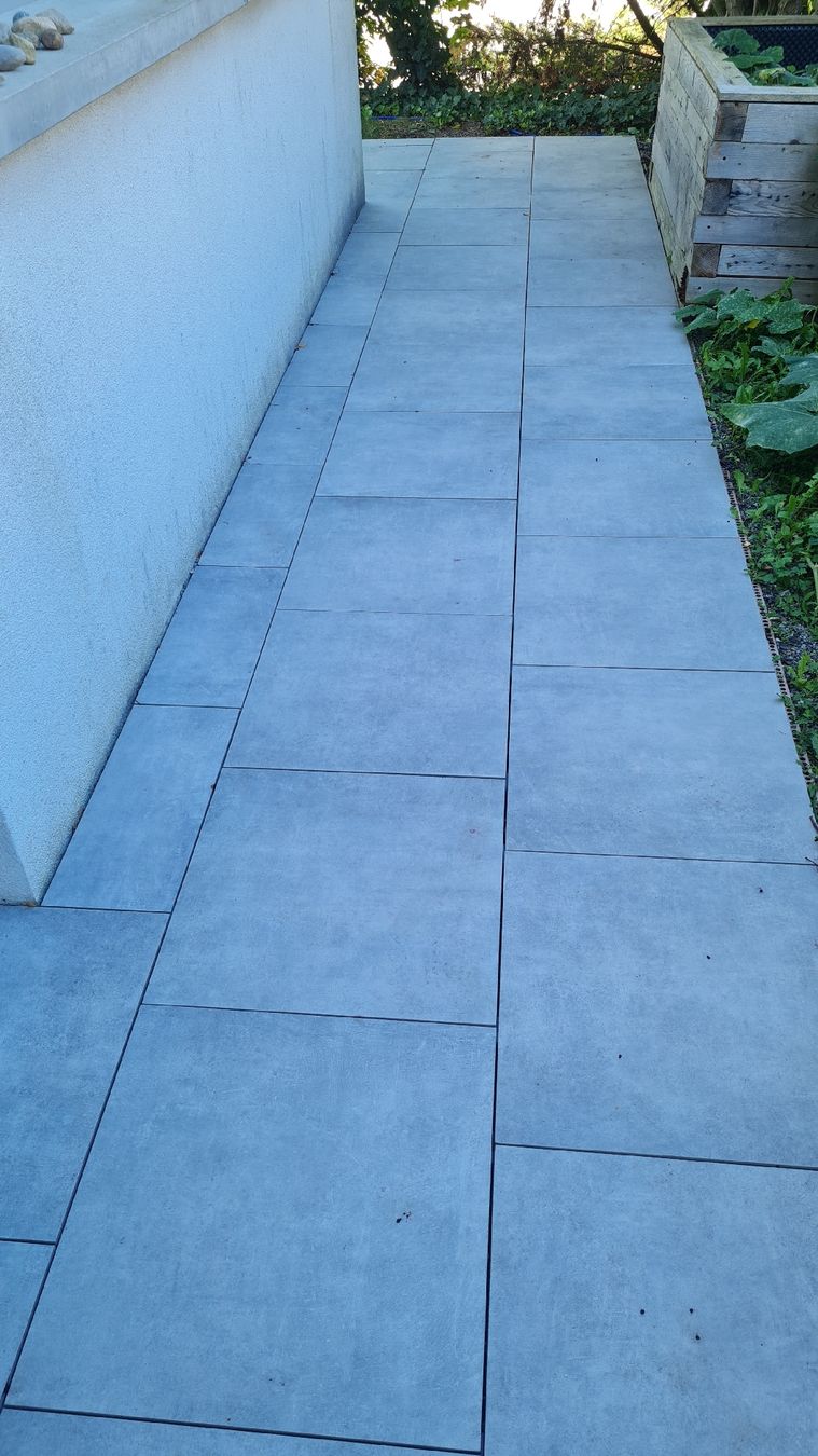 Rivestimenti per pavimenti: Feinsteinzeug Gartenplatten 60×60×2 cm – ca. 41 m² – Usato da Wohlen AG venduto da GTH2014 2