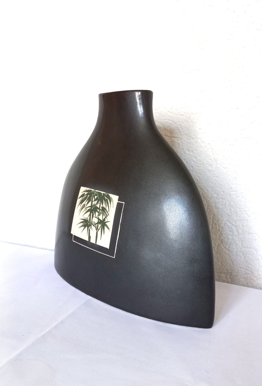 Vasi & Recipienti: Schwarze handbemalte Keramikvase, Thailand – Usato da Bévilard venduto da Orscha