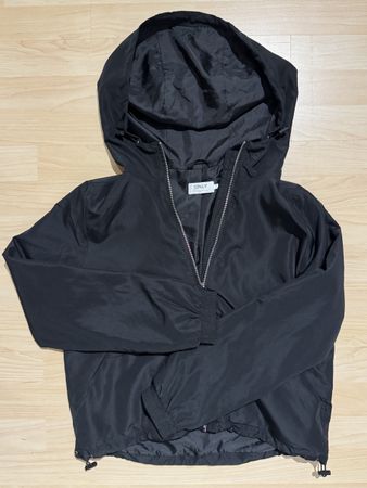 Jacke Only schwarz mit Kapuze Grösse S