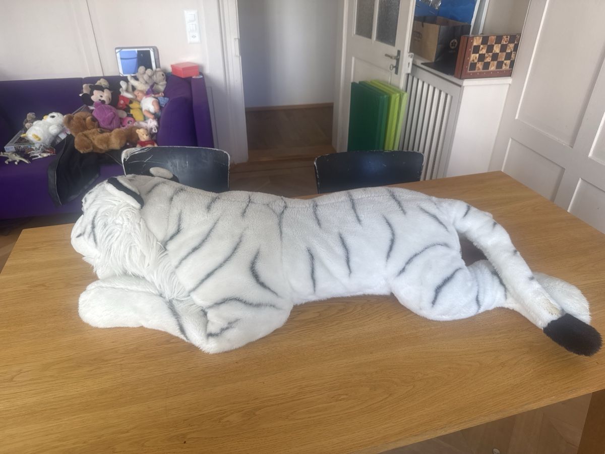 Spielzeuge: Stofftier Tiger weiss gross – Gebraucht aus Zuerich von Rufab 1