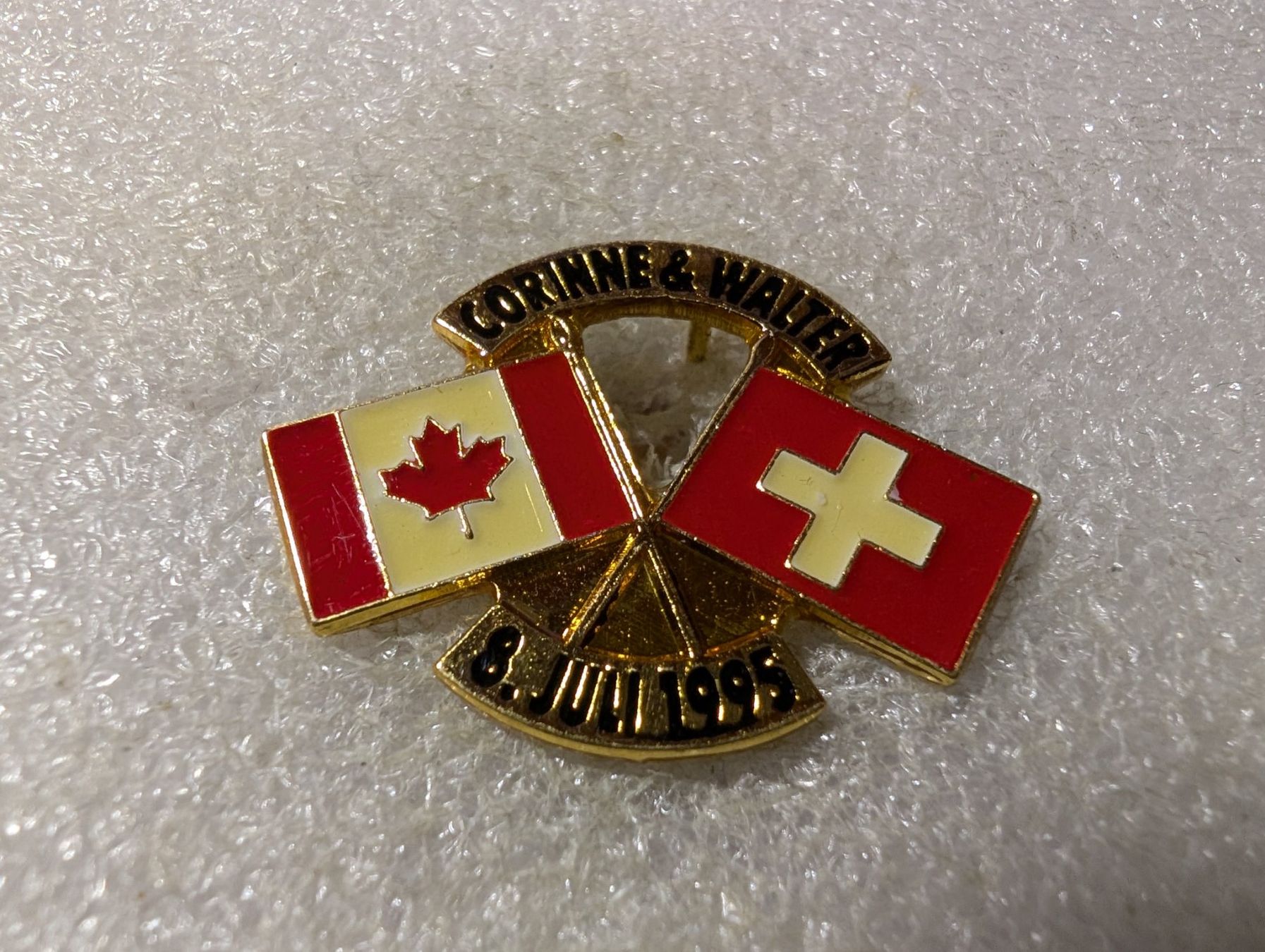 Placchette & Badge: Ansteckpin 149: Corinne & Walter – Usato da Oppligen venduto da Pin-Fall-Shop