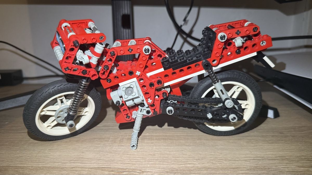 Lego Kit di costruzioni: Vintage LEGO Technic Motorcycle MC 8422 Red – Usato da  venduto da  6