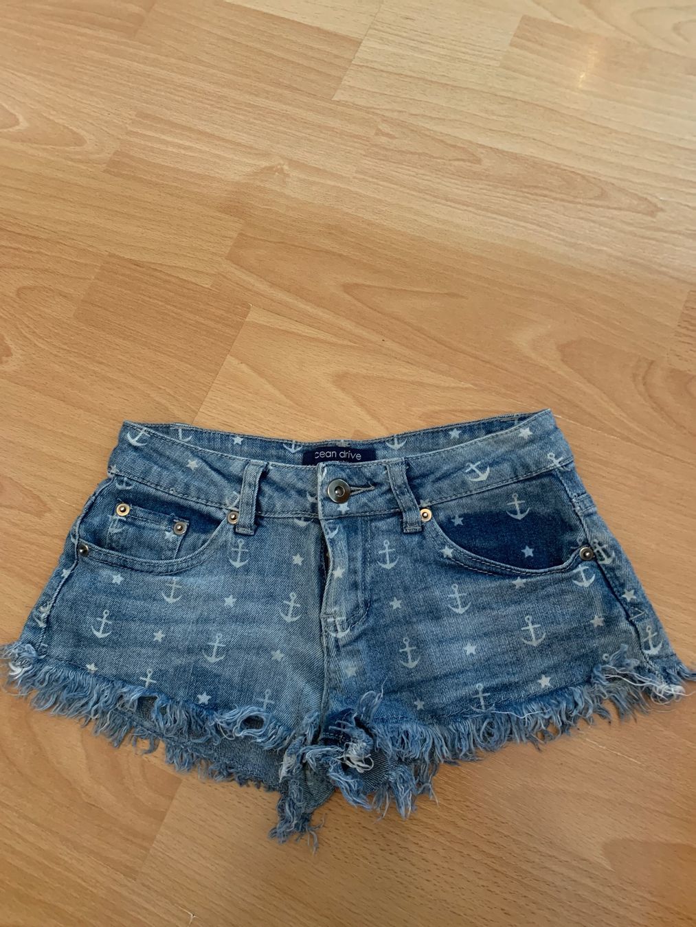 Hosen: Joli short en jeans taille 32-34 – Gebraucht aus MEYRIN von Gwendo10