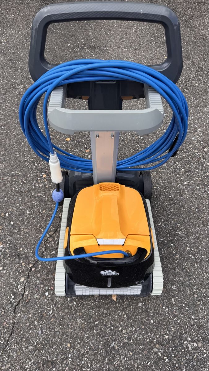 Dolphin Accessori per Piscine: Poolroboter Dolphin E35 einwandfreier Zustand – Usato da Hofstetten SO venduto da Obelix2000 2
