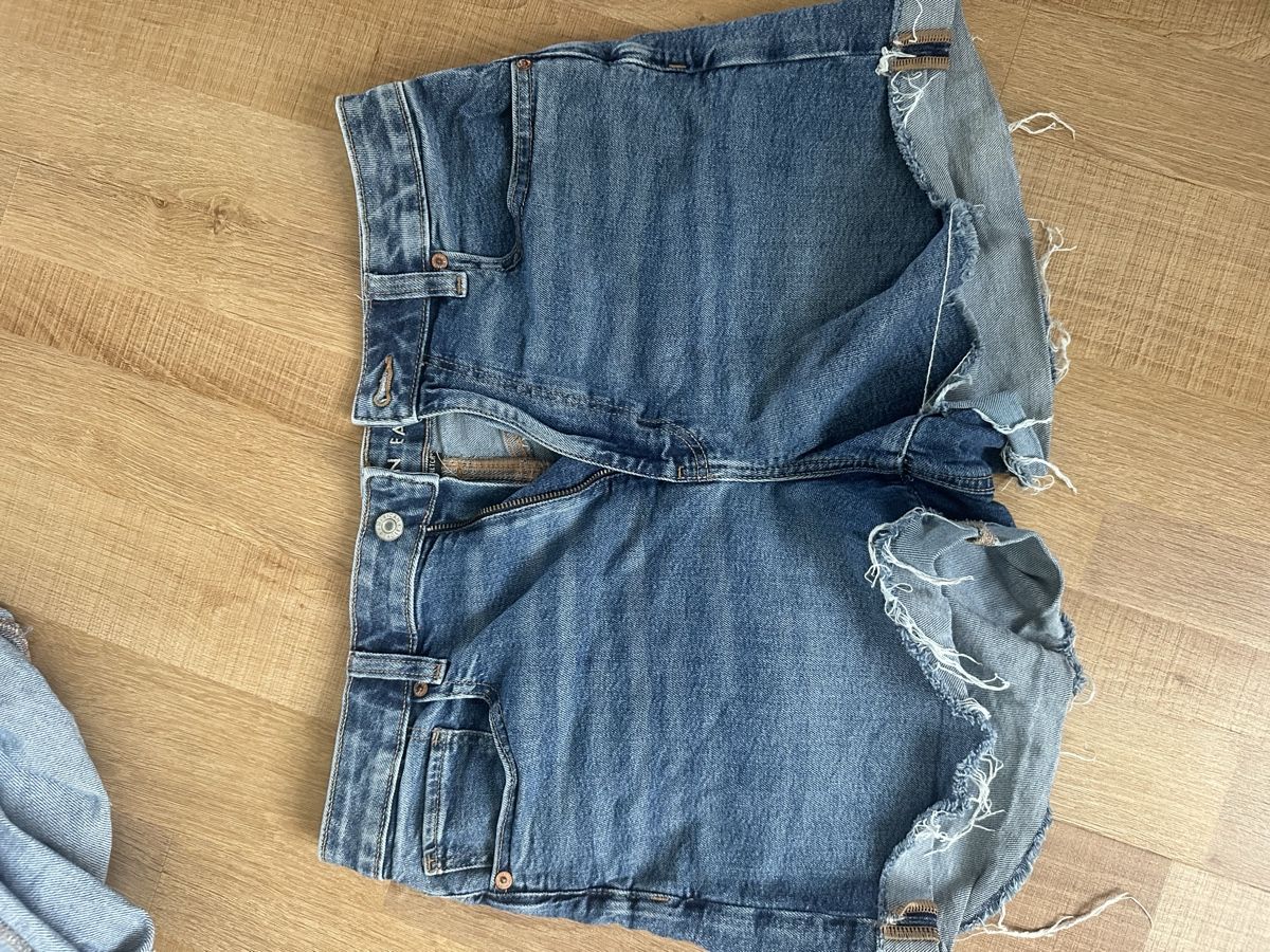American Eagle Pantaloni: American Eagle Shorts – Usato da Zürich venduto da gryffindor_aurorin