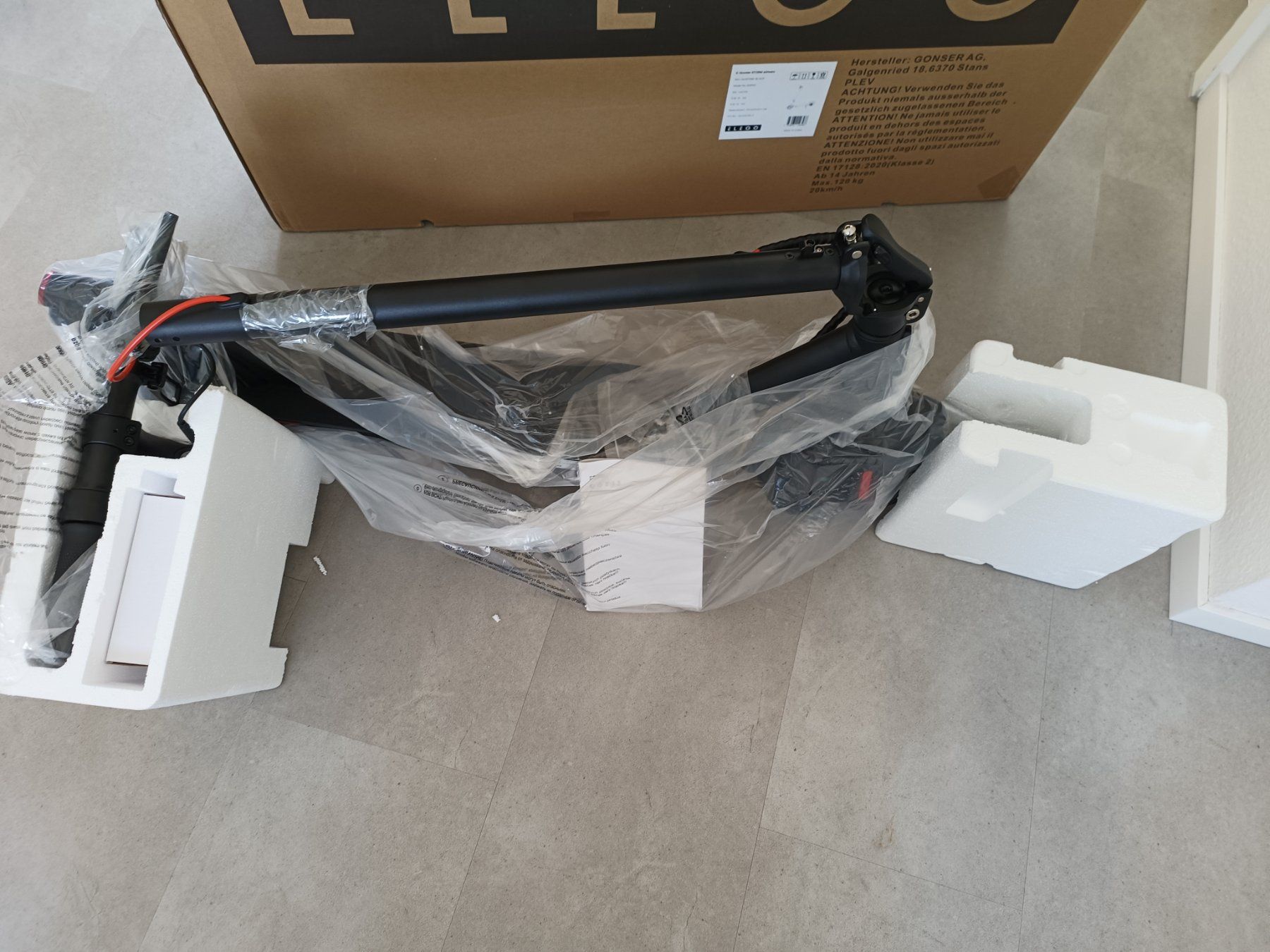 Scooter: E-Scooter E5 Pro – Neu, nur ausprobiert – Usato da Basel venduto da Crisi 2