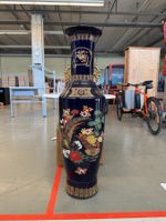 Grosse dekorative Bodenvase in asiatischem Stil