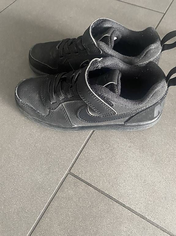 Nike Scarpe per ragazzi: Schwarze Nike, Grösse 28, – Usato da Trübbach venduto da alf_5fpf 2