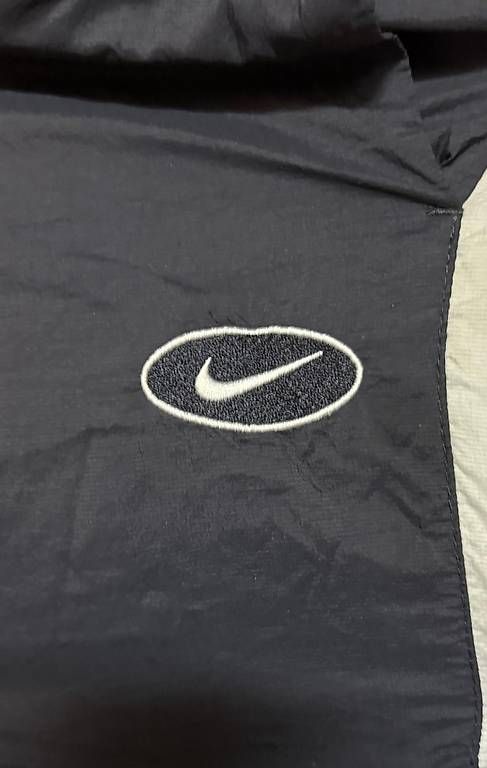 Nike Pantaloni: Nike Vintage Trackpants – Usato da Oberwil BL venduto da ystli2003 3