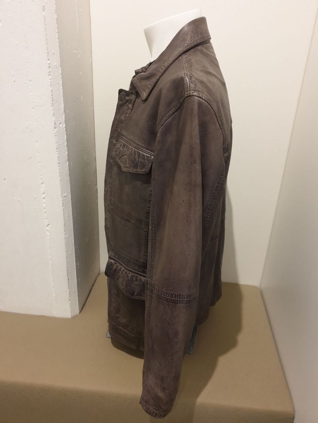 Giacche: TRAPPER LEDERJACKE ROBERTO    Gr. M / 50 – Nuovo e nell'imballaggio originale da Zürich venduto da LIQUIDATOR.CP 6